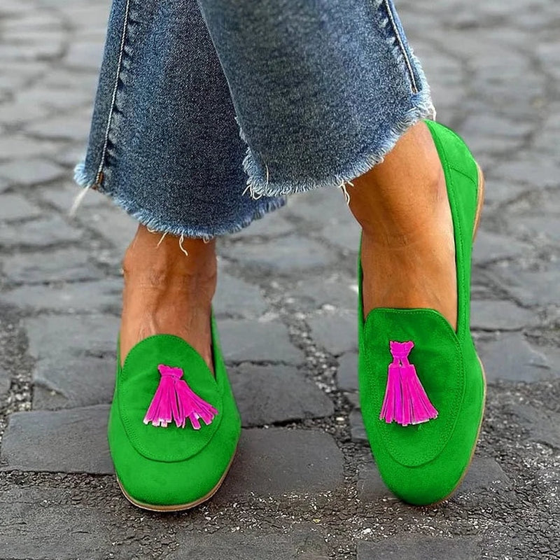 IRIS | Eleganti Mocassini con Nappine a Contrasto per uno Stile Unico