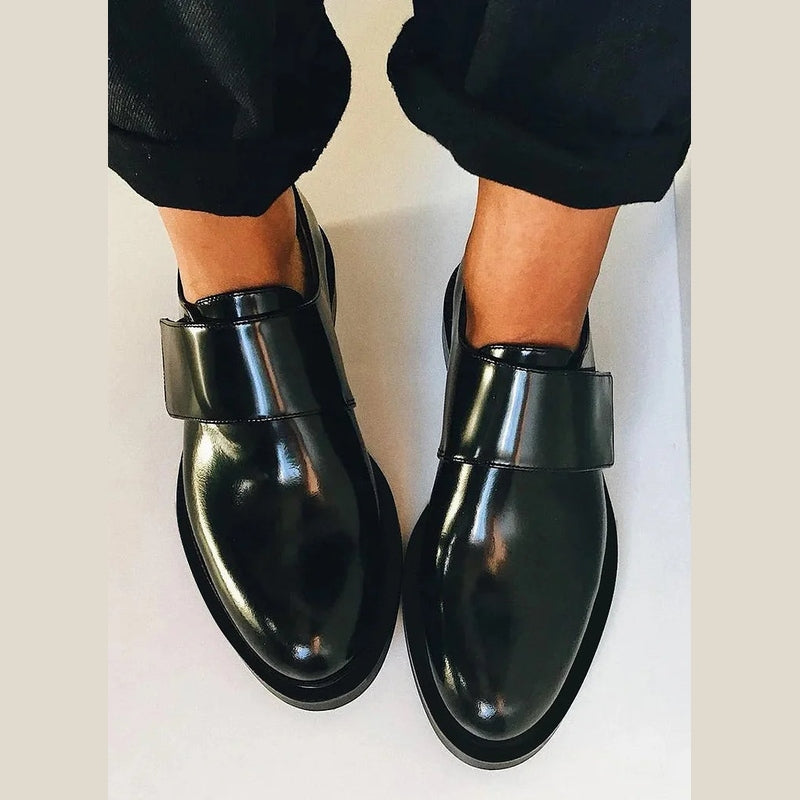 IRIS | Eleganti mocassini lucidi con fascetta per uno stile impeccabile