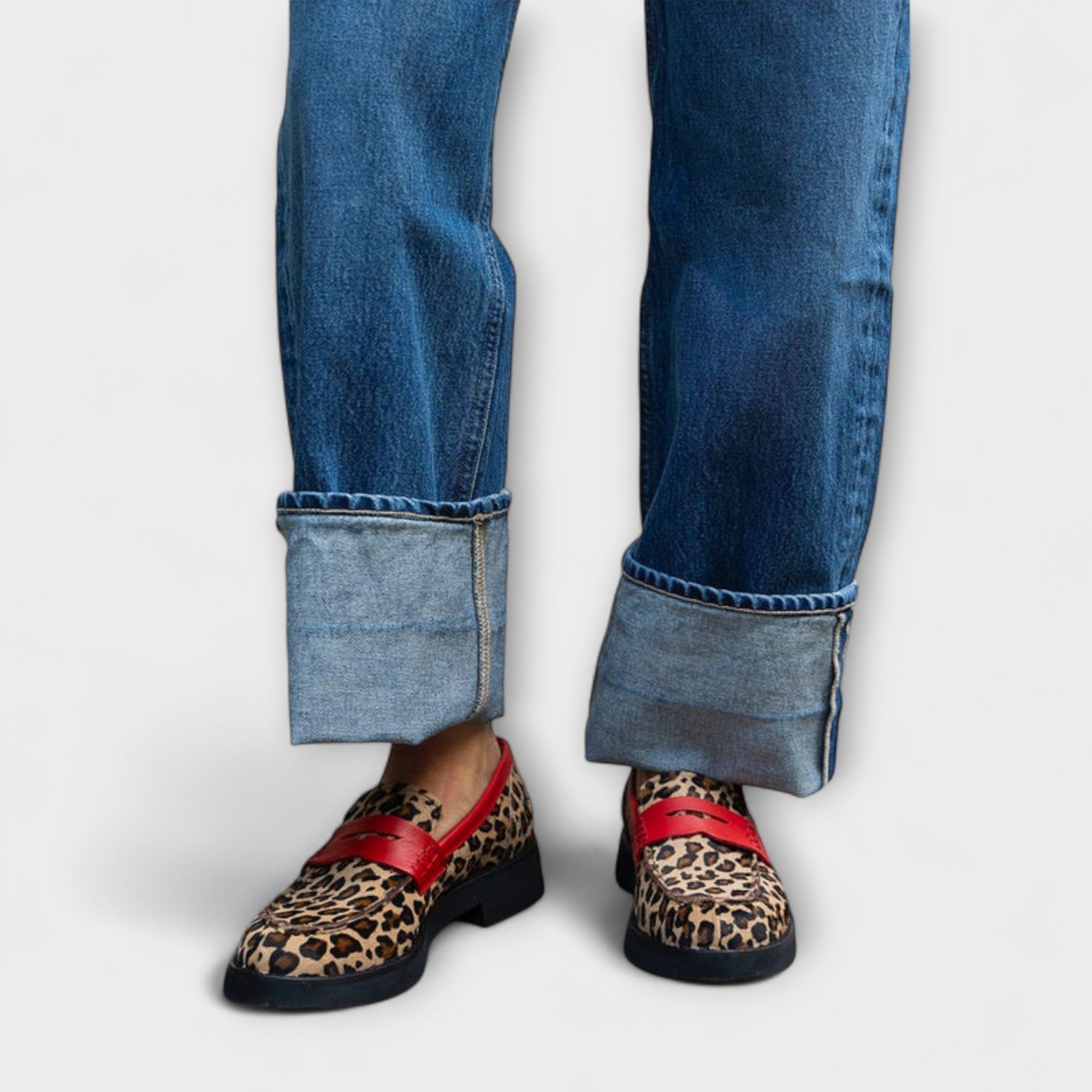 Liora – Elegante motivo leopardato rotondo per uno stile audace